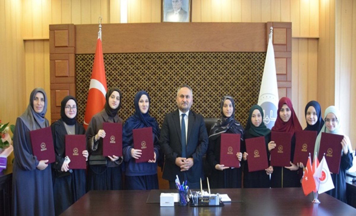 Giresun'da 10 Öğrenci Hafızlık İcazet Belgelerini Aldı